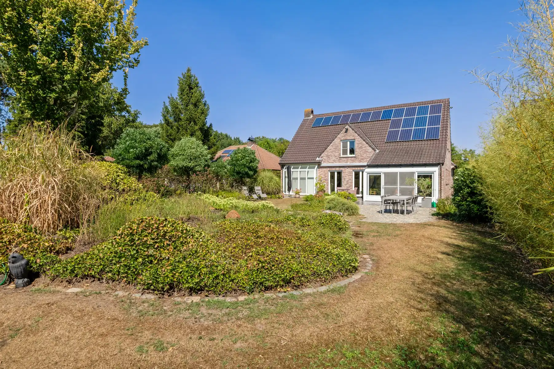 Ruime en lichtrijke villa in rustige, groene omgeving foto 7