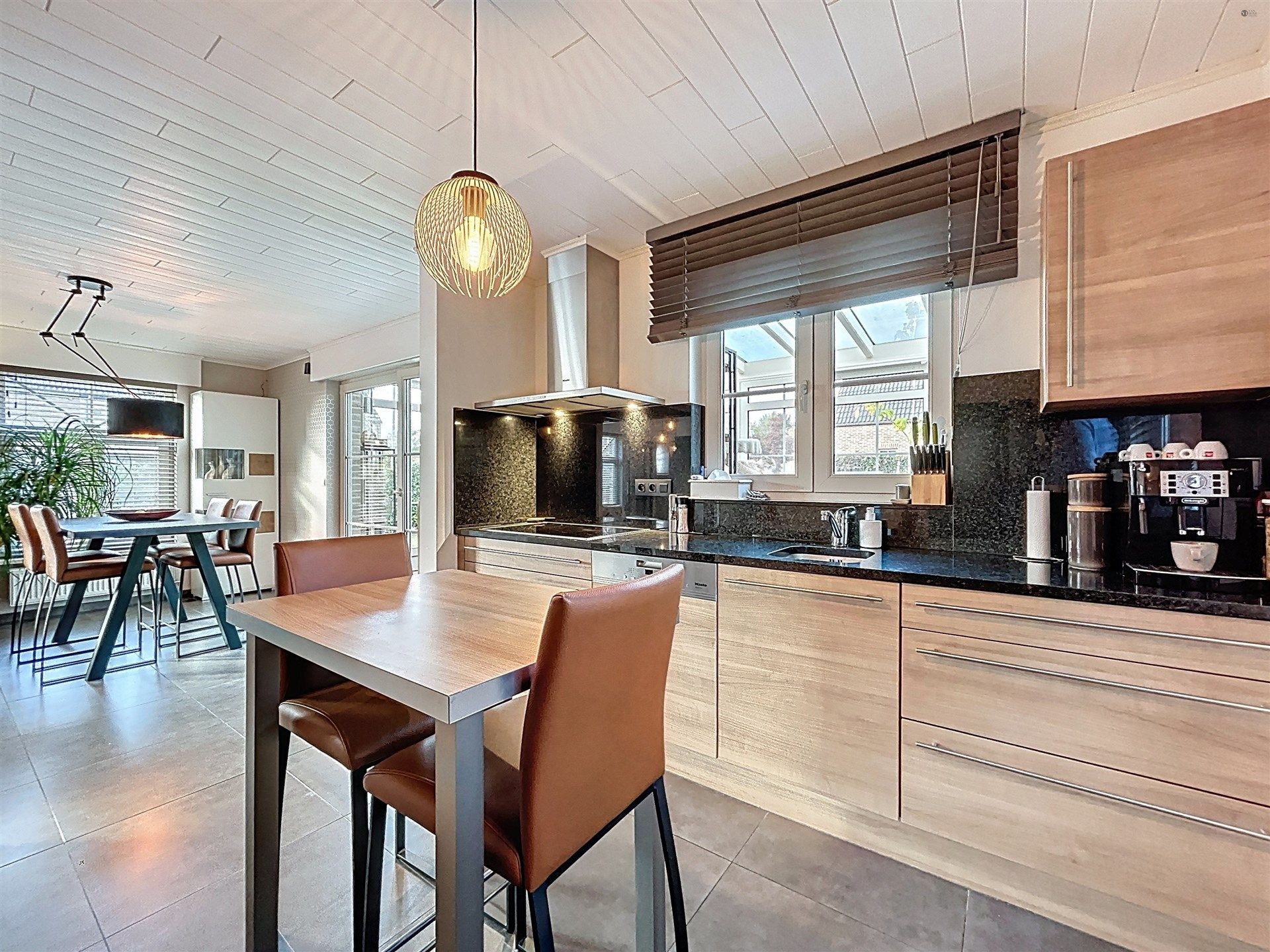 Open bebouwing met 3 slaapkamers en garage op perceel van 644m² foto 4