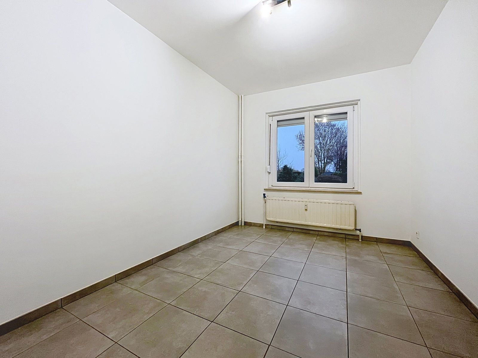 Gelijklvloers app met 2 slpks - garage en gemeenschap tuin foto 6