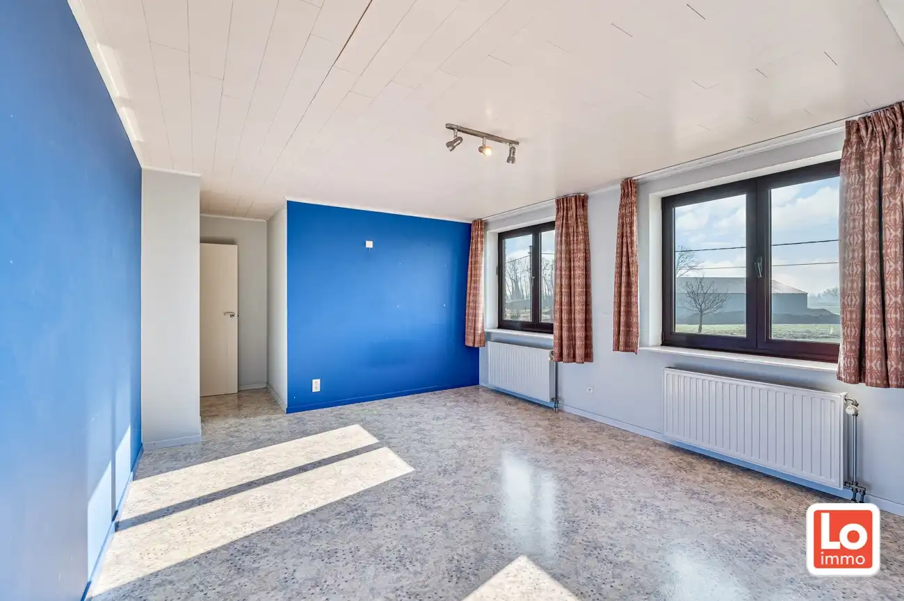 VERKOCHT!! Heel ruime degelijke open woning met praktijkruimte, inpandige garage en ruime gerenoveerde schuur met heel wat potentieel gelegen op een gemakkelijk bereikbare locatie tussen Oostakker en Lochristi! foto 20