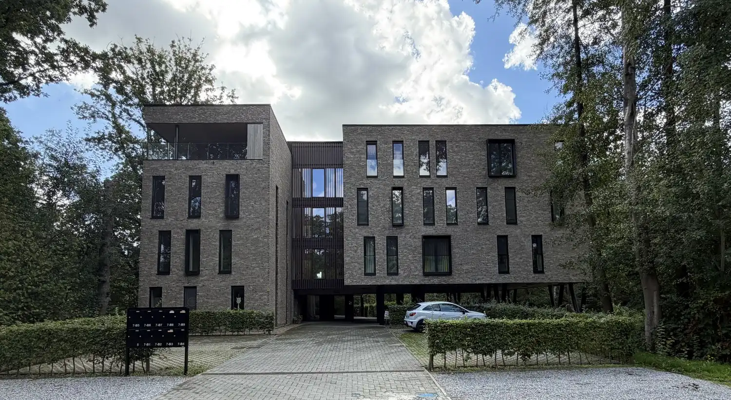Recent appartement op toplocatie nabij centrum Zonhoven foto {{pictureIndex}}