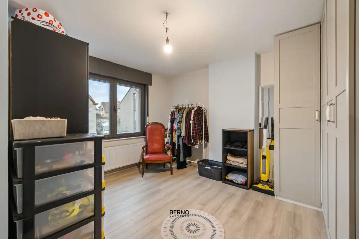 Instapklare halfopen bebouwing met ruime kelder foto 16