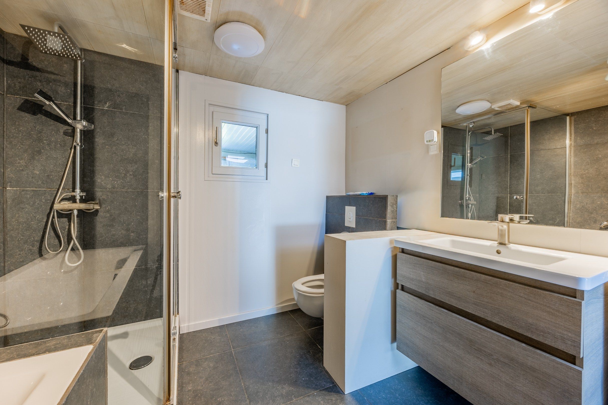 Starterswoning met drie slaapkamers en tuin foto 10