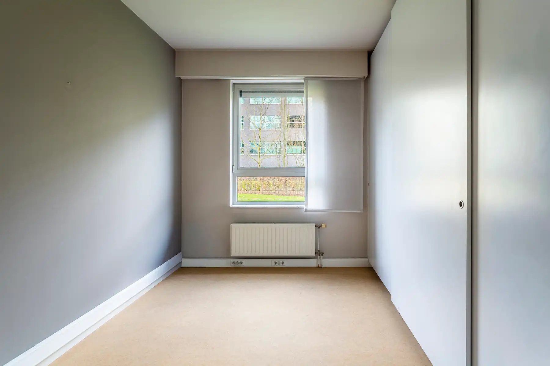 Instapklaar 3-slaapkamerappartement met tuin te Berchem foto 13