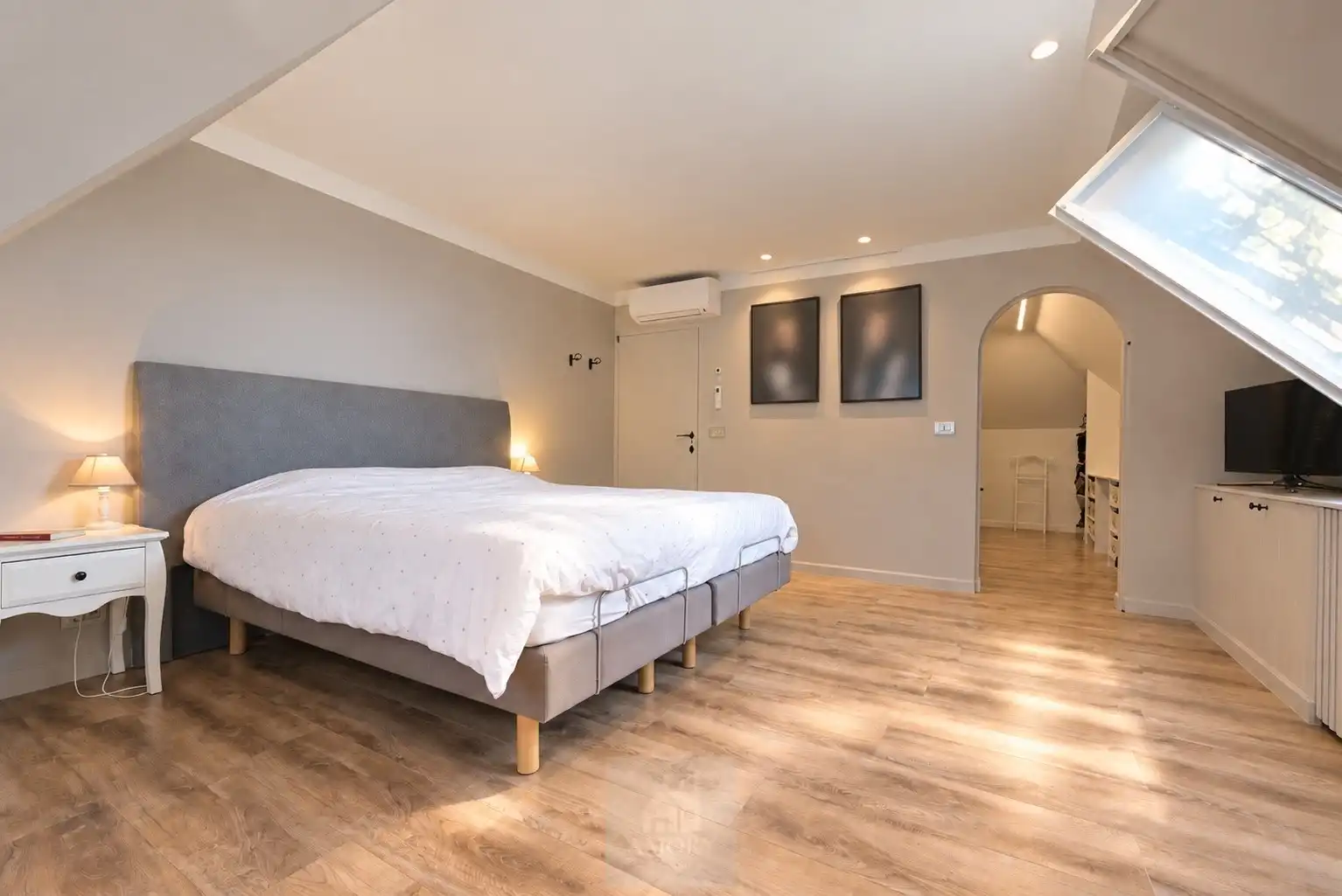 Hoogwaardig gerenoveerde villa op ruim perceel met uniek bijgebouw foto 30