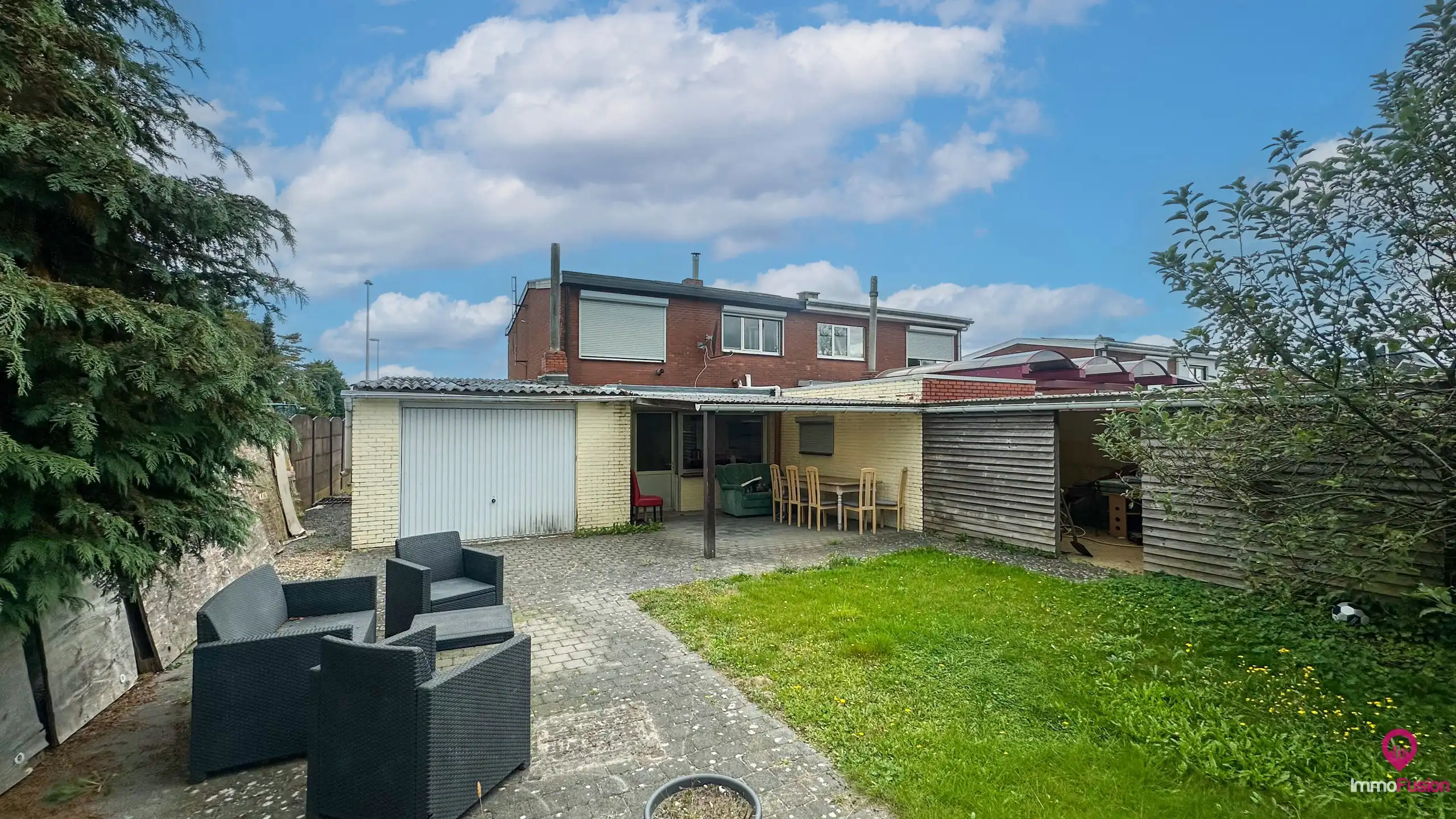 Te renoveren woning met potentieel te koop in Houthalen! foto 24