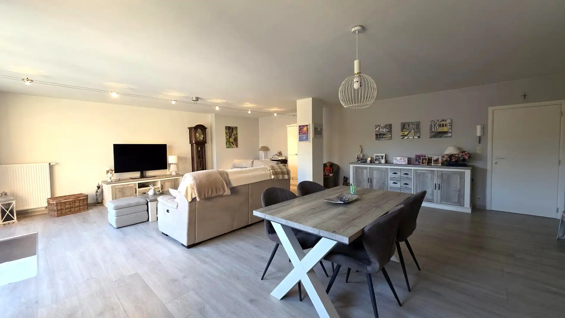 Instapklaar en stijlvol gelijkvloers appartement met privatief terras foto 6