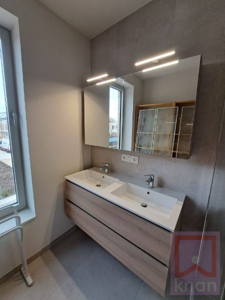 BEMEUBELDE woning met 3 slaapkamers, tuin en carport. foto 26