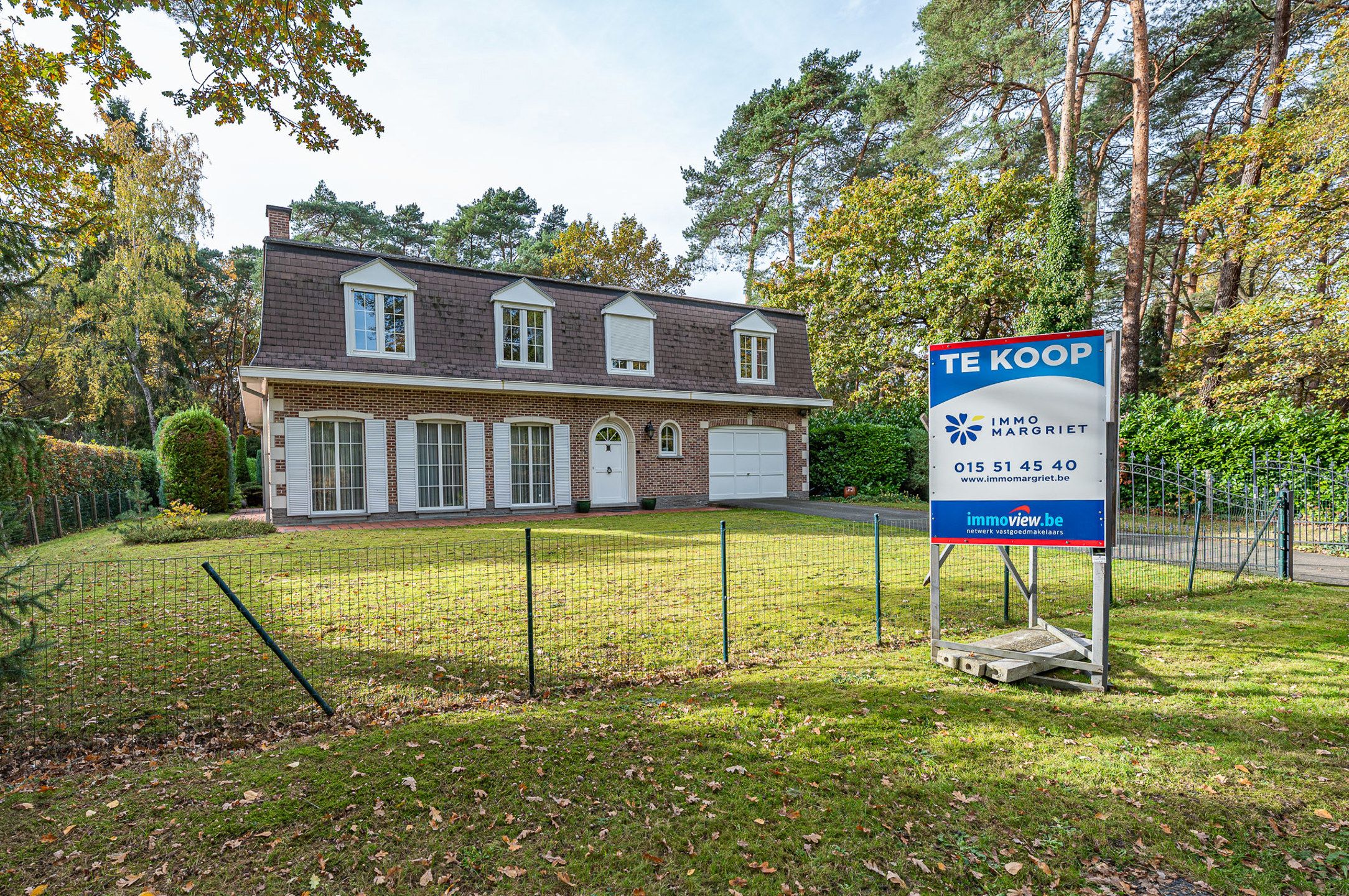 Ruime gezinswoning  in residentiële, groene omgeving foto 3