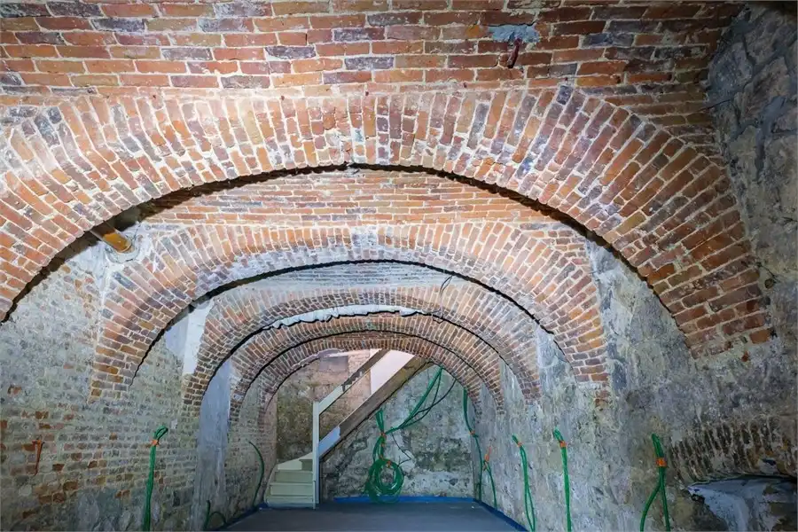 KNAP HANDELSPAND MET VEEL MOGELIJKHEDEN IN HET STADSCENTRUM VAN SINT-TRUIDEN foto 20