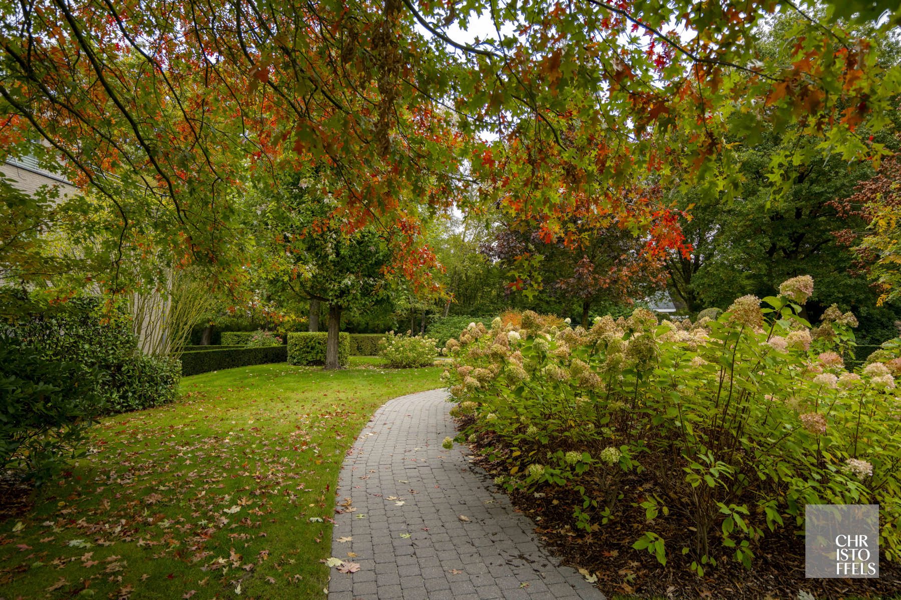 Exclusief villa-appartement (183m²) met privé tuin gelegen in een afgesloten park met buitenzwembad. foto 33