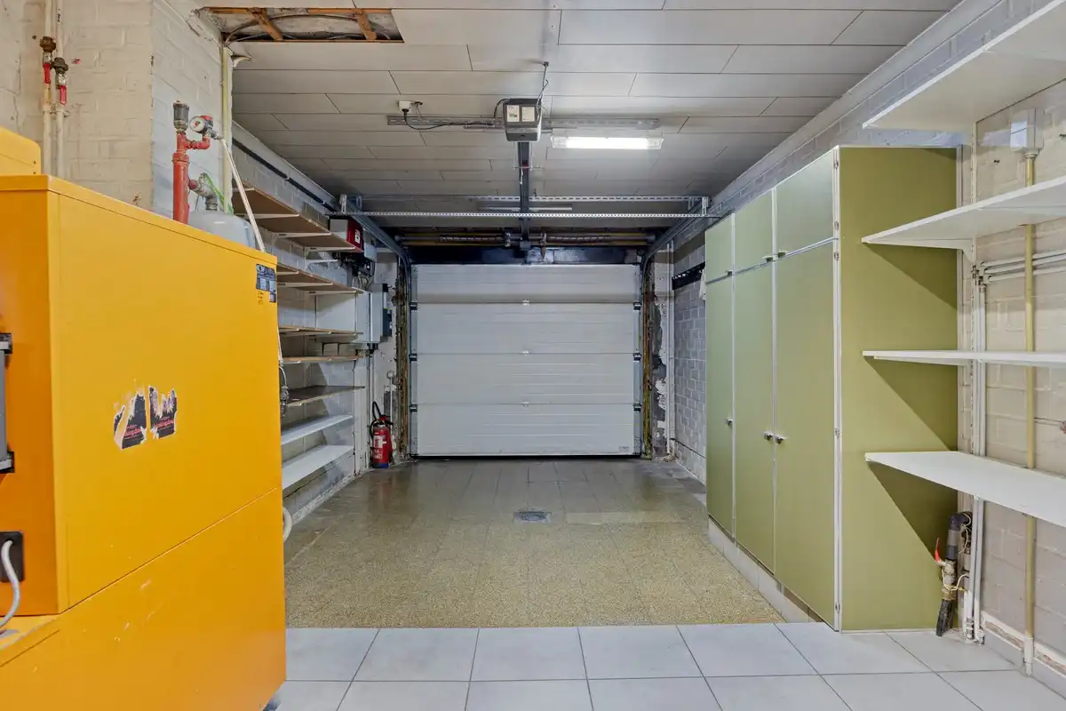 Kloeke villa met 4 slaapkamers en dubbele garage foto 17