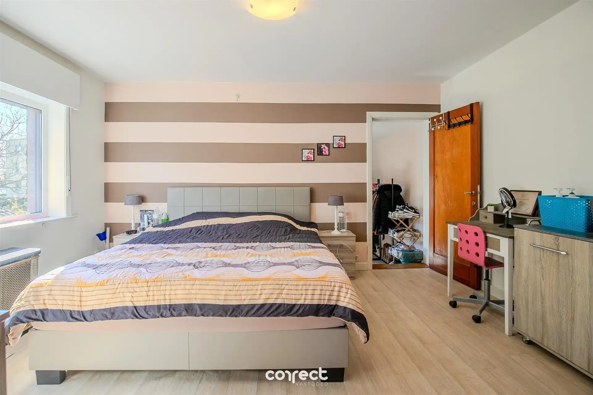 Halfopen bebouwing met oprit, garage, tuin en 3 slaapkamers. foto 6