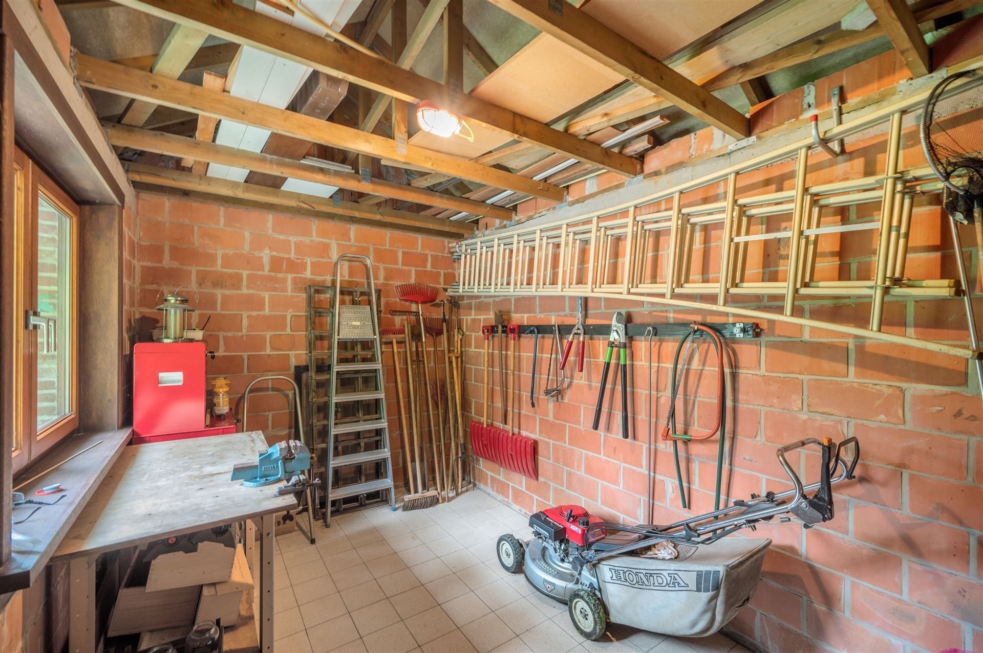 Prachtige villa met een mooie en zeer goed onderhouden tuin foto 42