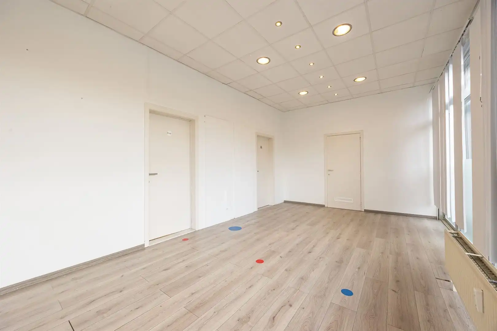 Veelzijdige commerciële ruimte met privé parkeerplaatsen  foto 18