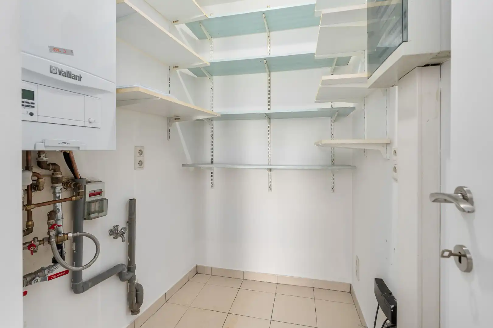 Instapklaar appartement met garagebox aan de markt van Olsene foto 11