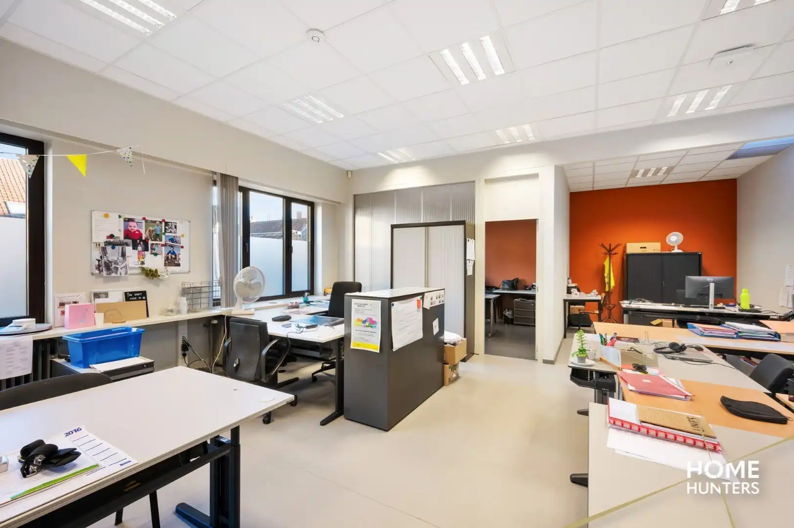 Kantoorgebouw met 2 grote garages in het hartje van Ieper foto 12