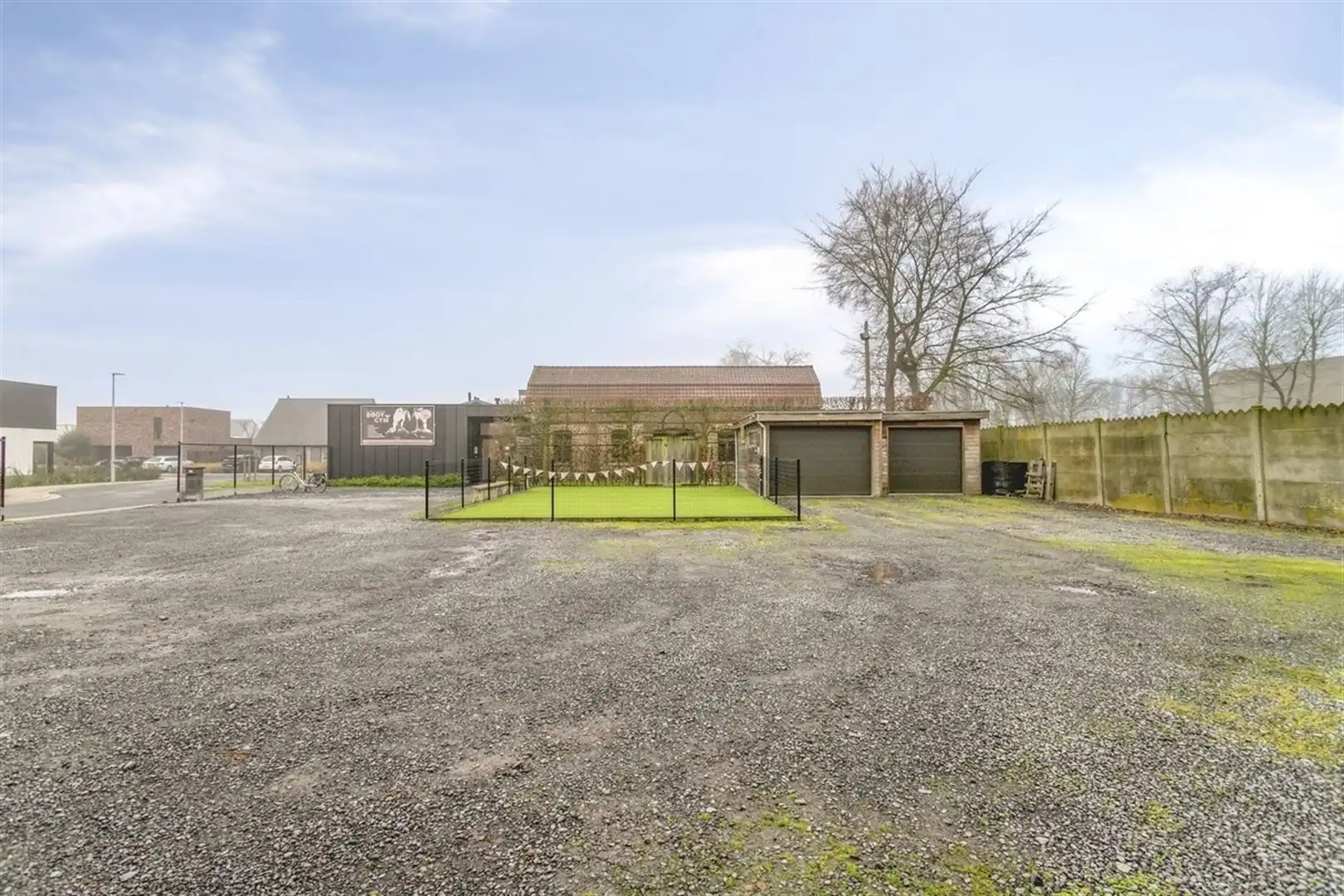 Commercieel gebouw met woonst foto 4