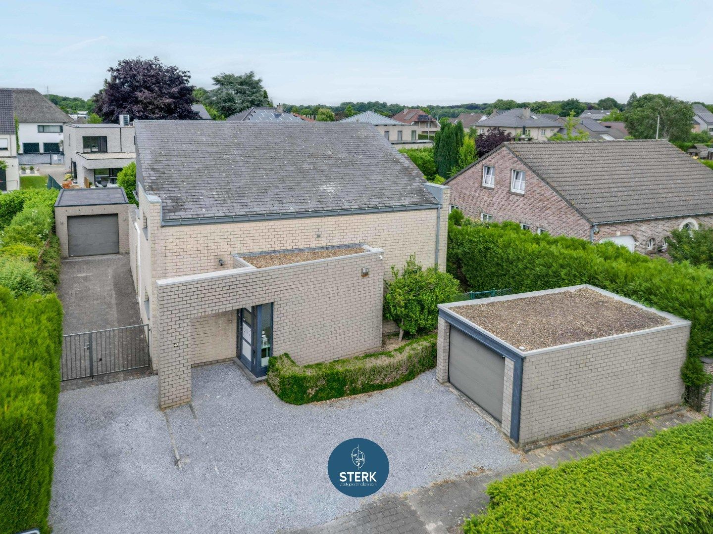 RUIME GEZINSWONING OP EEN RUSTIGE LOCATIE TE SMEERMAAS !  foto {{pictureIndex}}