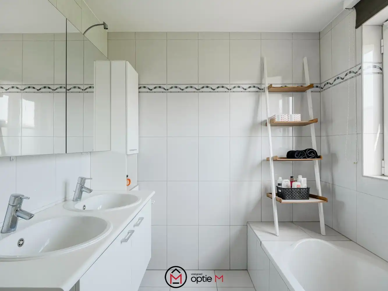 Gelijkvloers appartement te koop in Bilzen – Ruim wonen met terras, carport en kelderberging foto 16