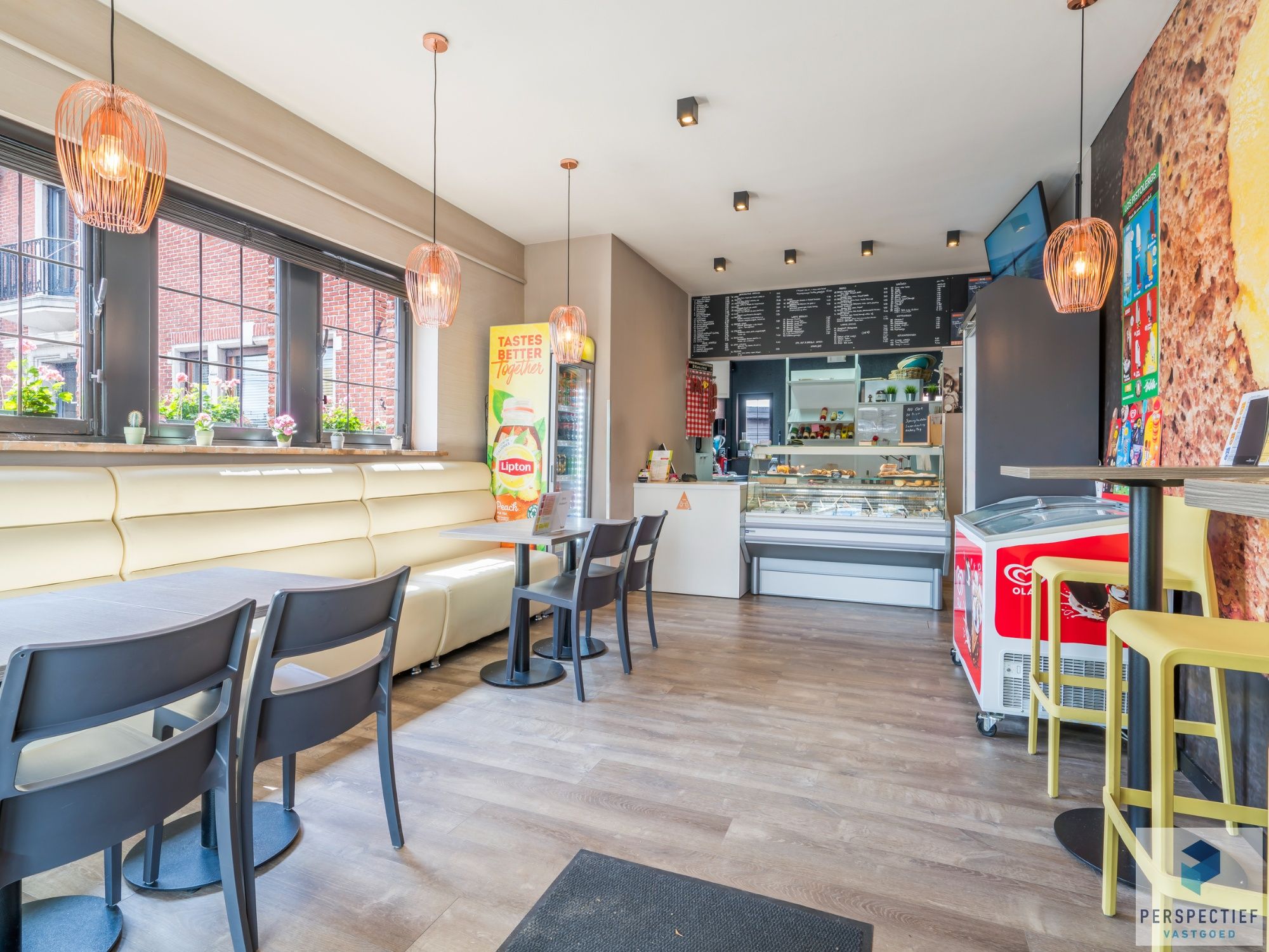 2 handelsruimtes + appartement met mogelijkheden op een strategische ligging te Roeselare foto 7