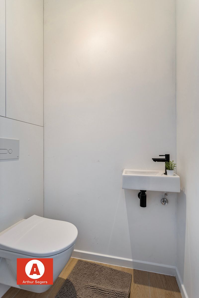 !!! IN OPTIE !!! Totaal gerenoveerde woning met A-label foto 5