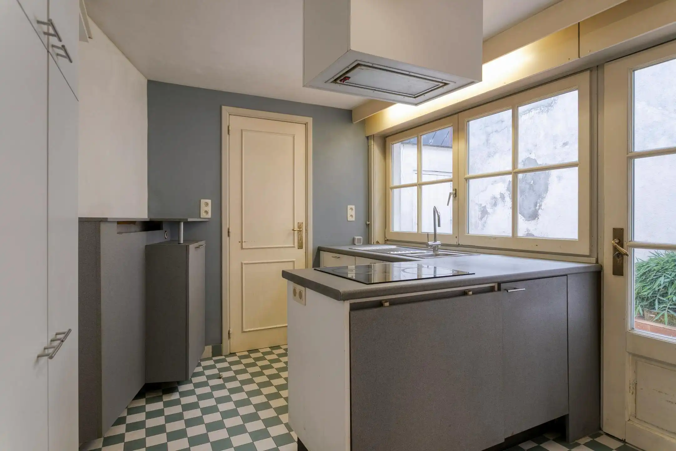 Instapklaar burgerhuis te koop in het centrum van Izegem. foto 8