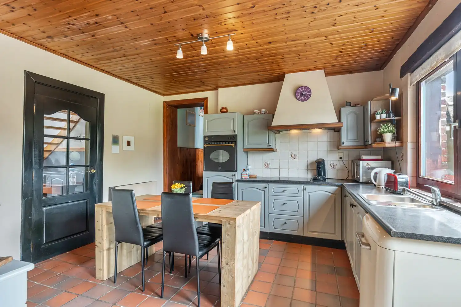 Charmante woning met zonnige tuin, grote garage en eindeloze mogelijkheden foto 10