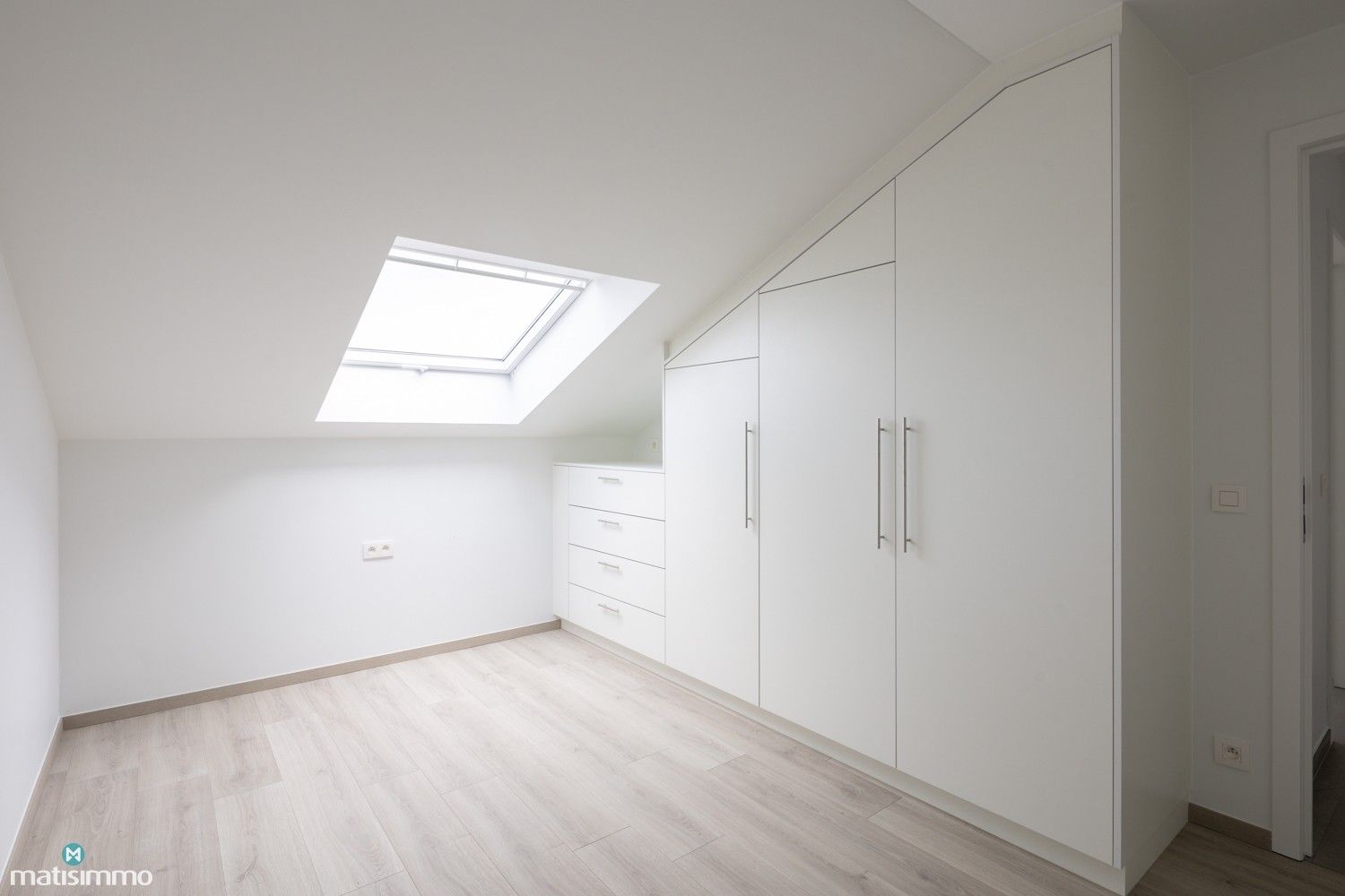 NIEUWBOUWDUPLEXAPPARTEMENT VOORZIEN VAN ALLE COMFORT MET DRIE SLAAPKAMERS TE MOPERTINGEN foto 16