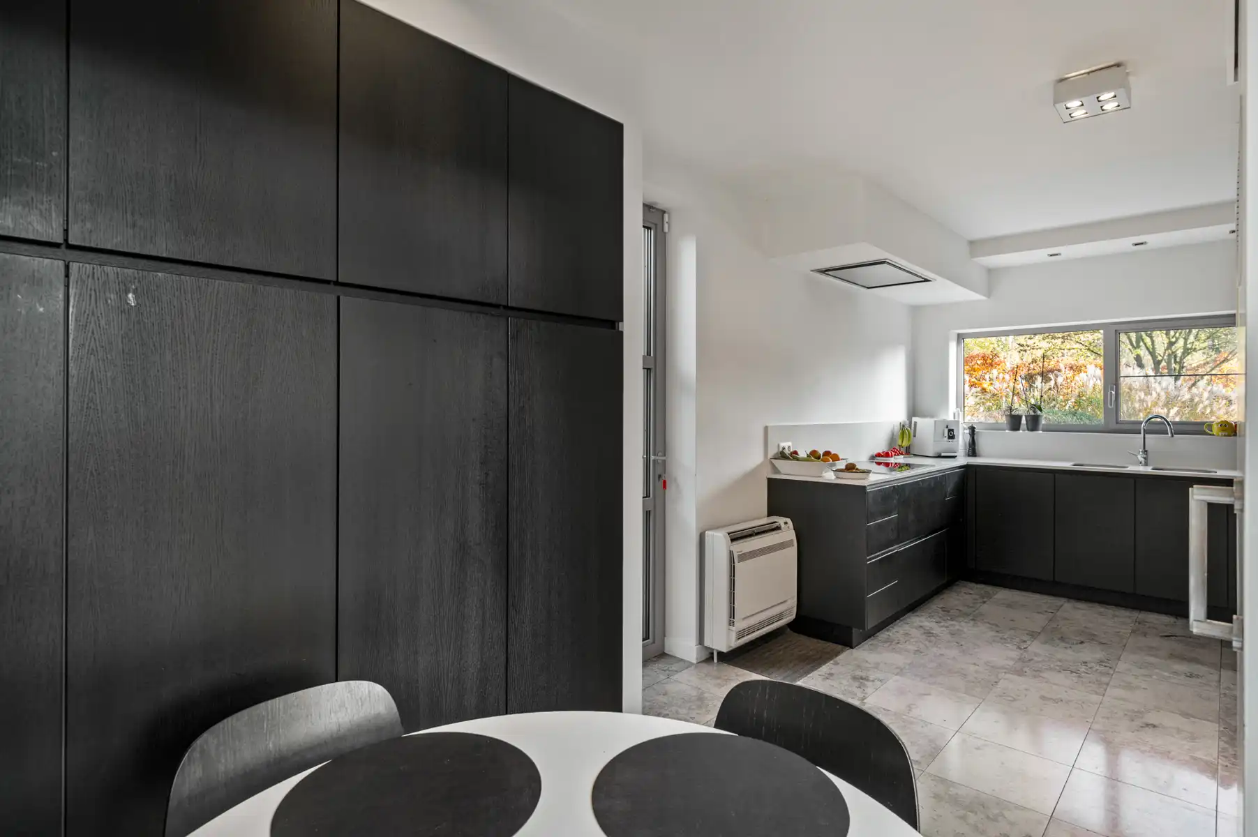 Moderne villa in een doodlopende straat vlakbij het centrum foto 13