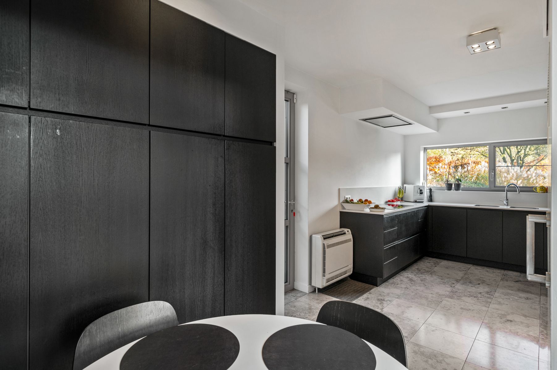 Moderne villa in een doodlopende straat vlakbij het centrum foto 13