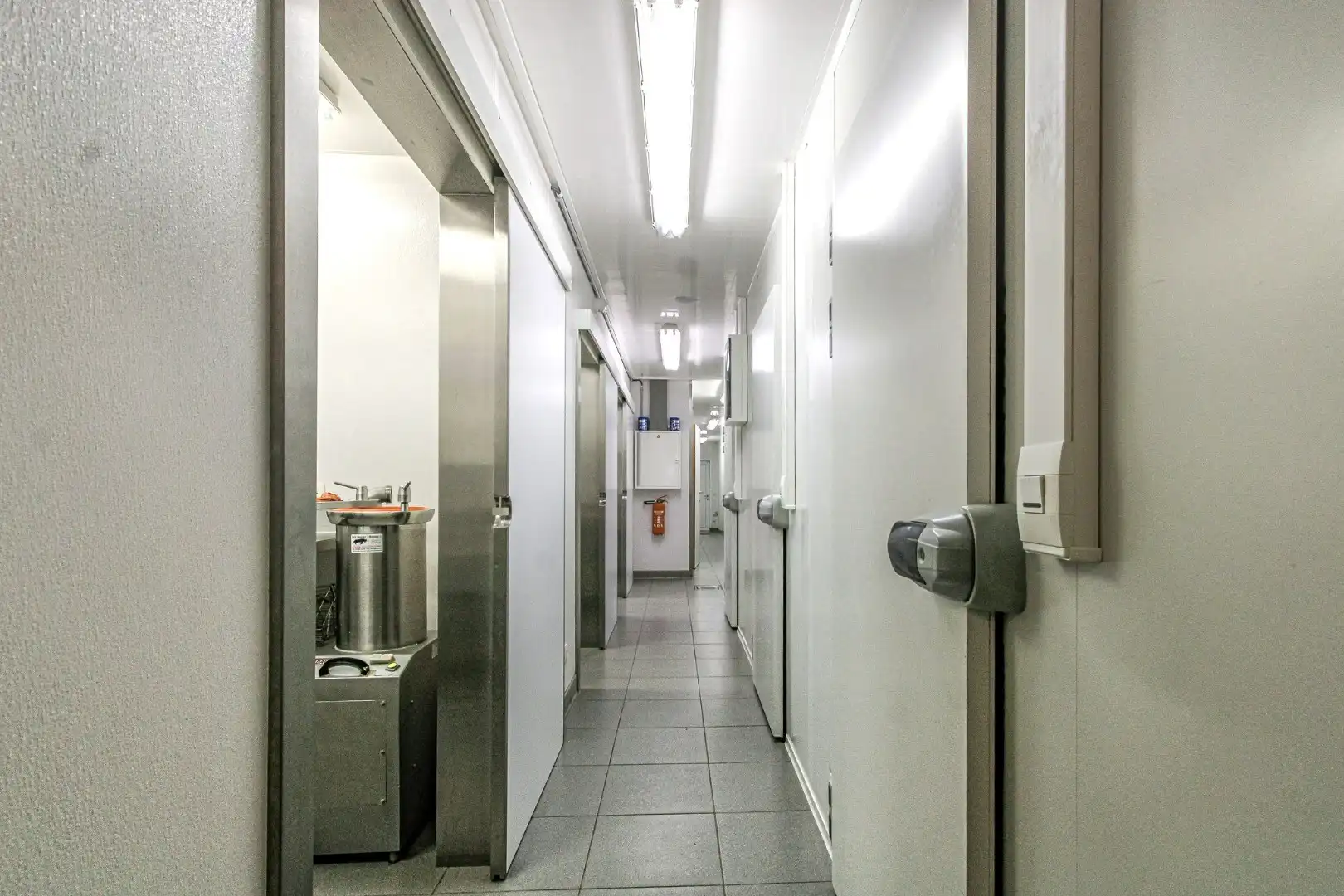 Volledig uitgeruste slagerij te huur S Dupuisstraat 14 Knokke zonder overname! foto 12