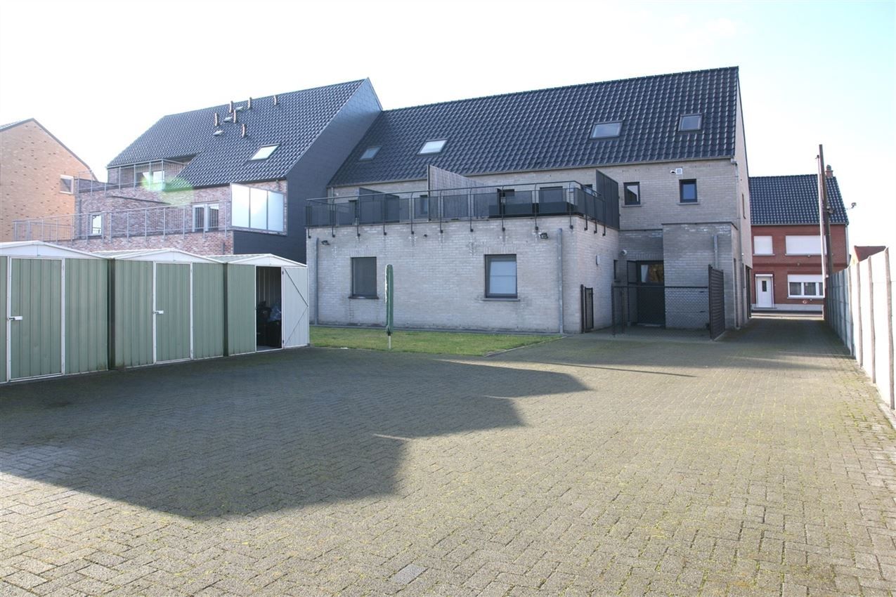 Duplex met 2 slpk., groot terras en twee autostplts  foto 2