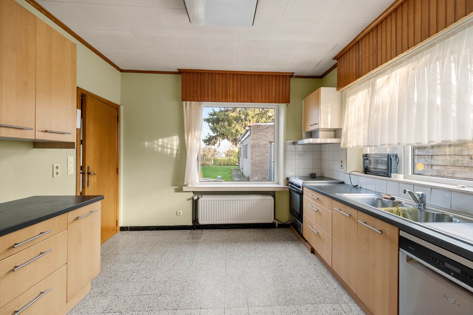 Halfopen gezinswoning in het hart van het landelijke Gontrode, met zicht op agrarisch gebied foto 8