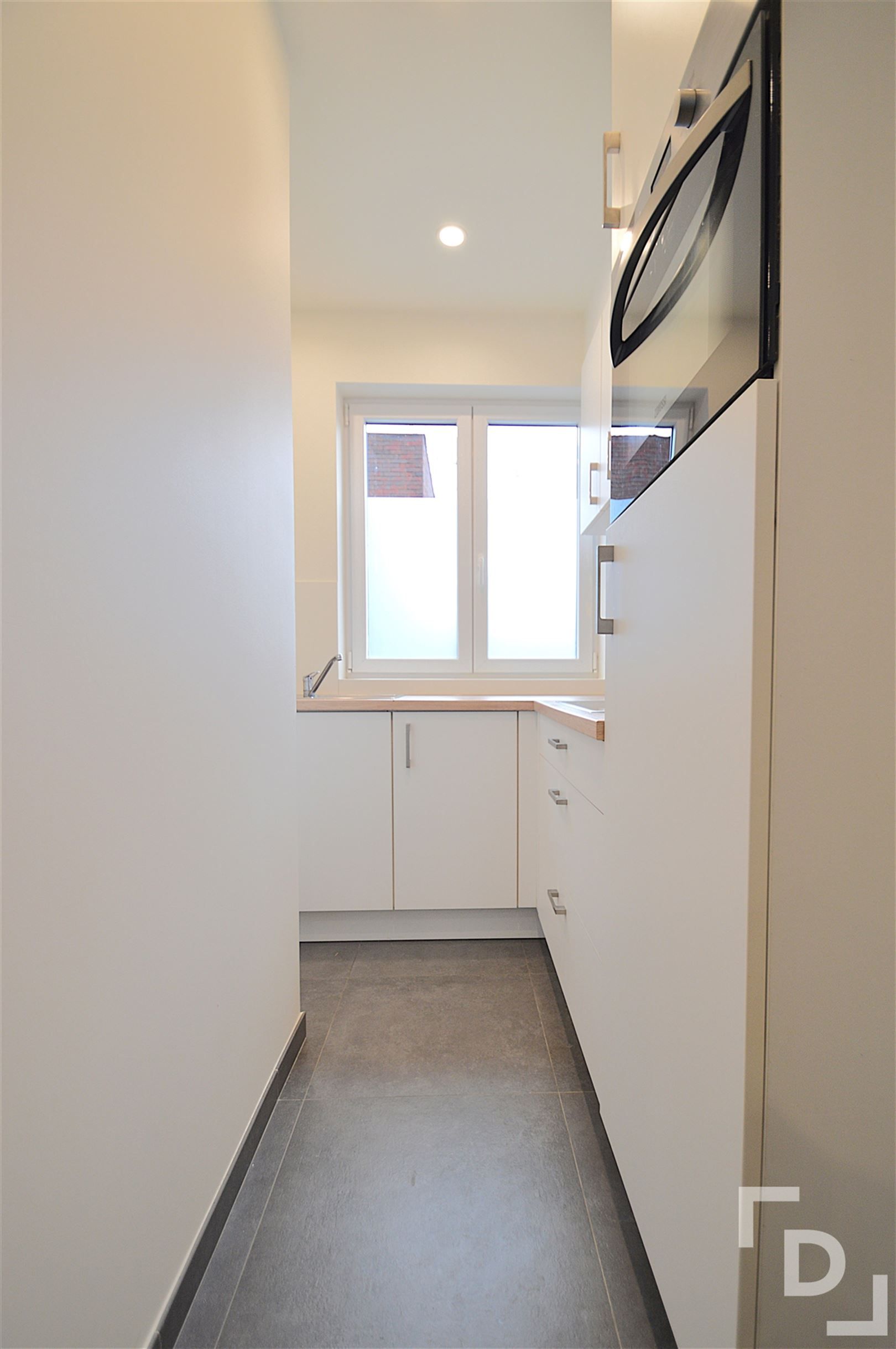 Gerenoveerde woning met terras te huur in Ieper. foto 4