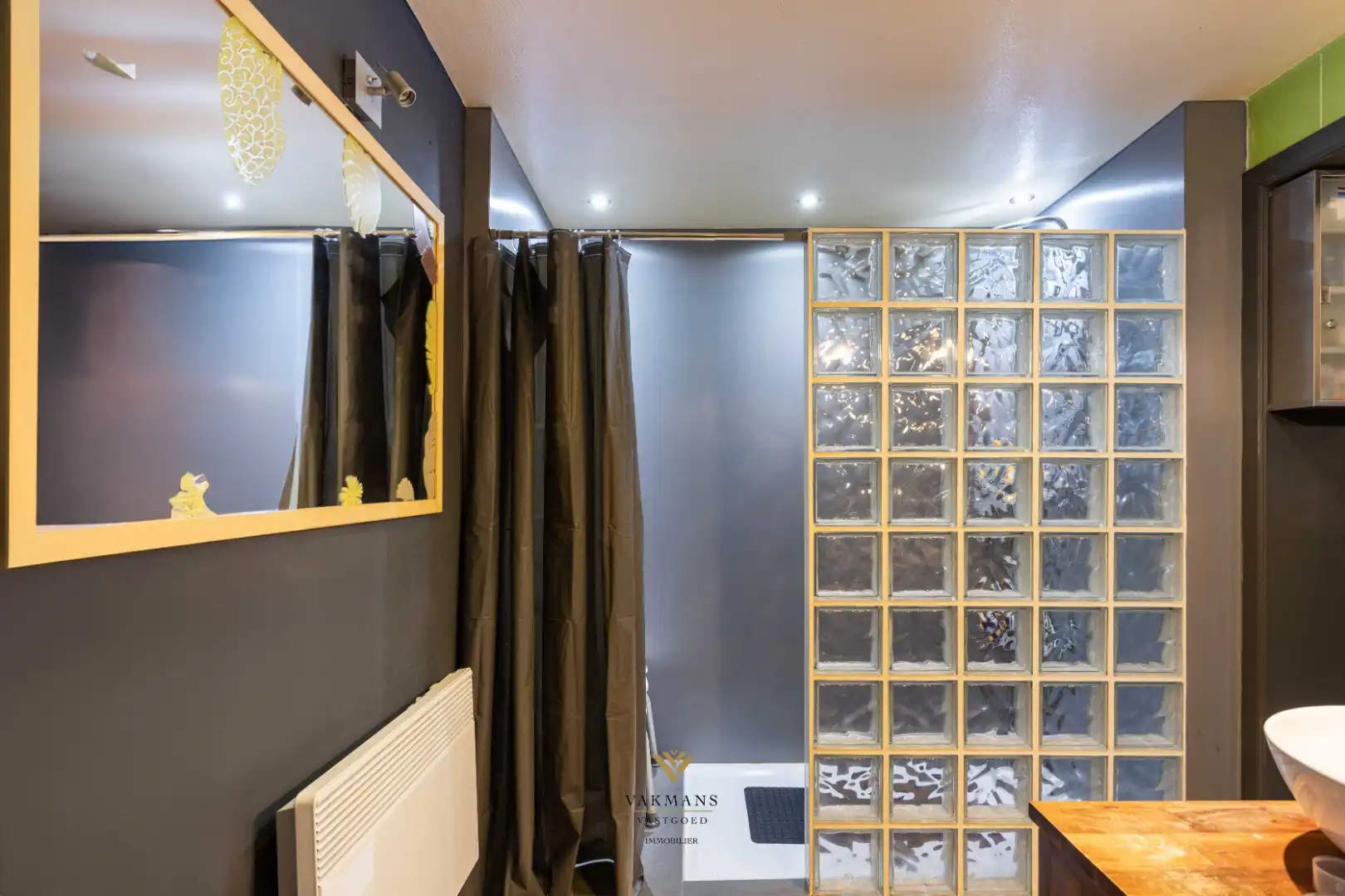 Fermette woning met oprit, dubbele garage en prachtige tuin foto 19