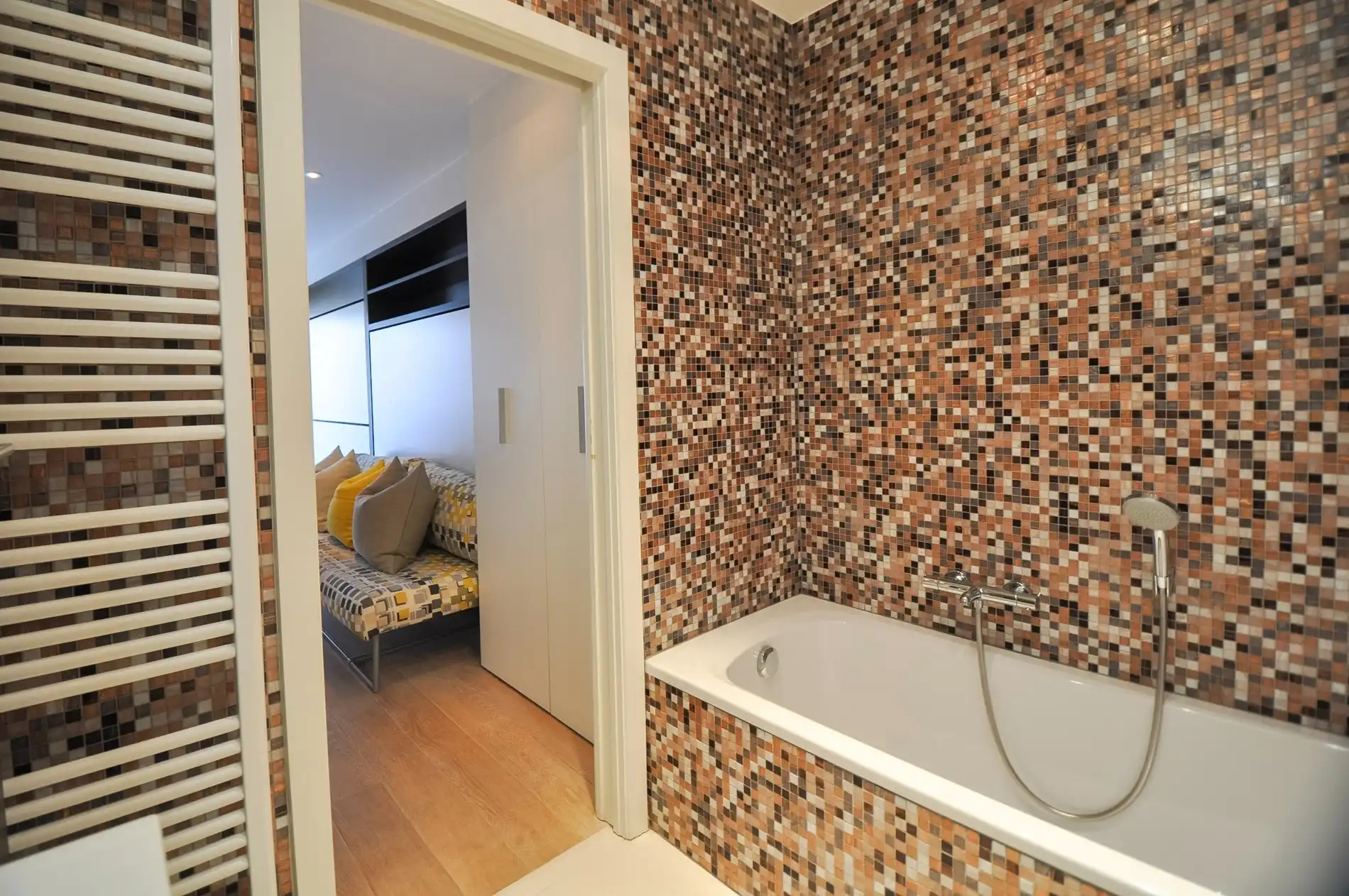 Topaanbieding – Uitzonderlijk ruim appartement gelegen in een stijlvolle residentie. foto 36