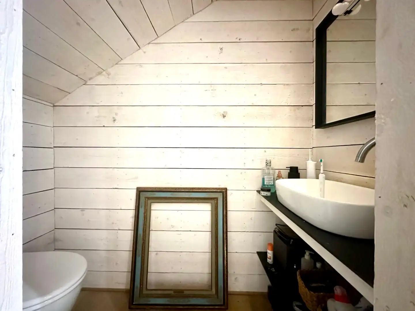 Knusse rijwoning op toplocatie foto 10
