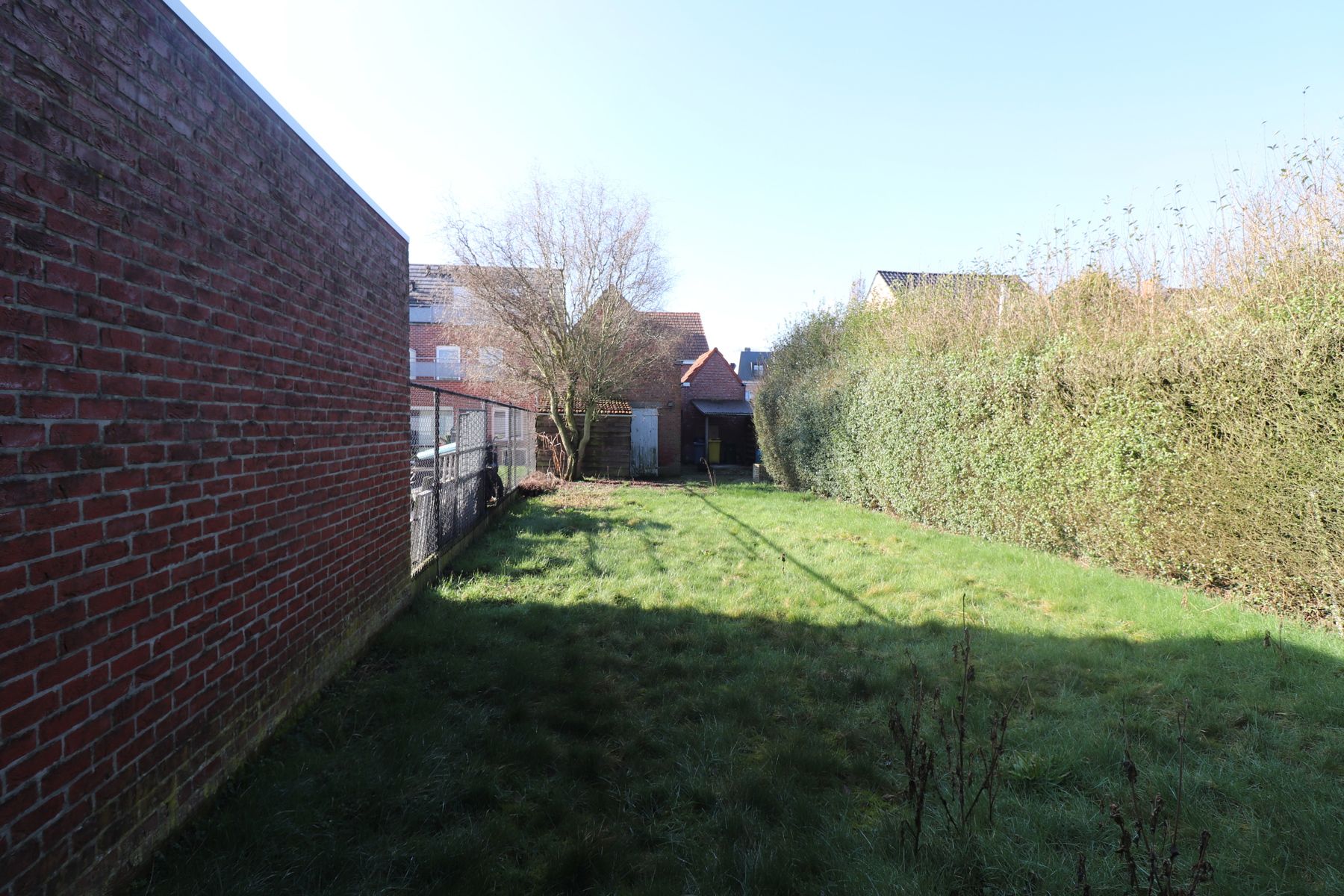 Een gerenoveerde woning met 3 slaapkamers en tuin.  foto 16