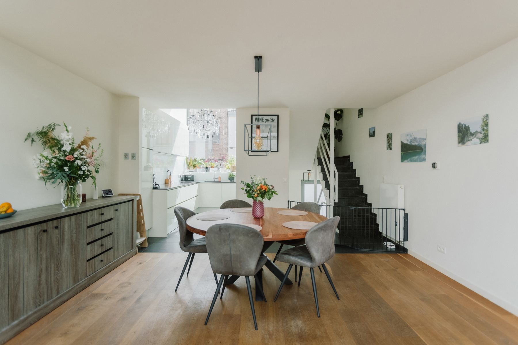 Woning met 3 slaapkamers en buitenruimte foto {{pictureIndex}}