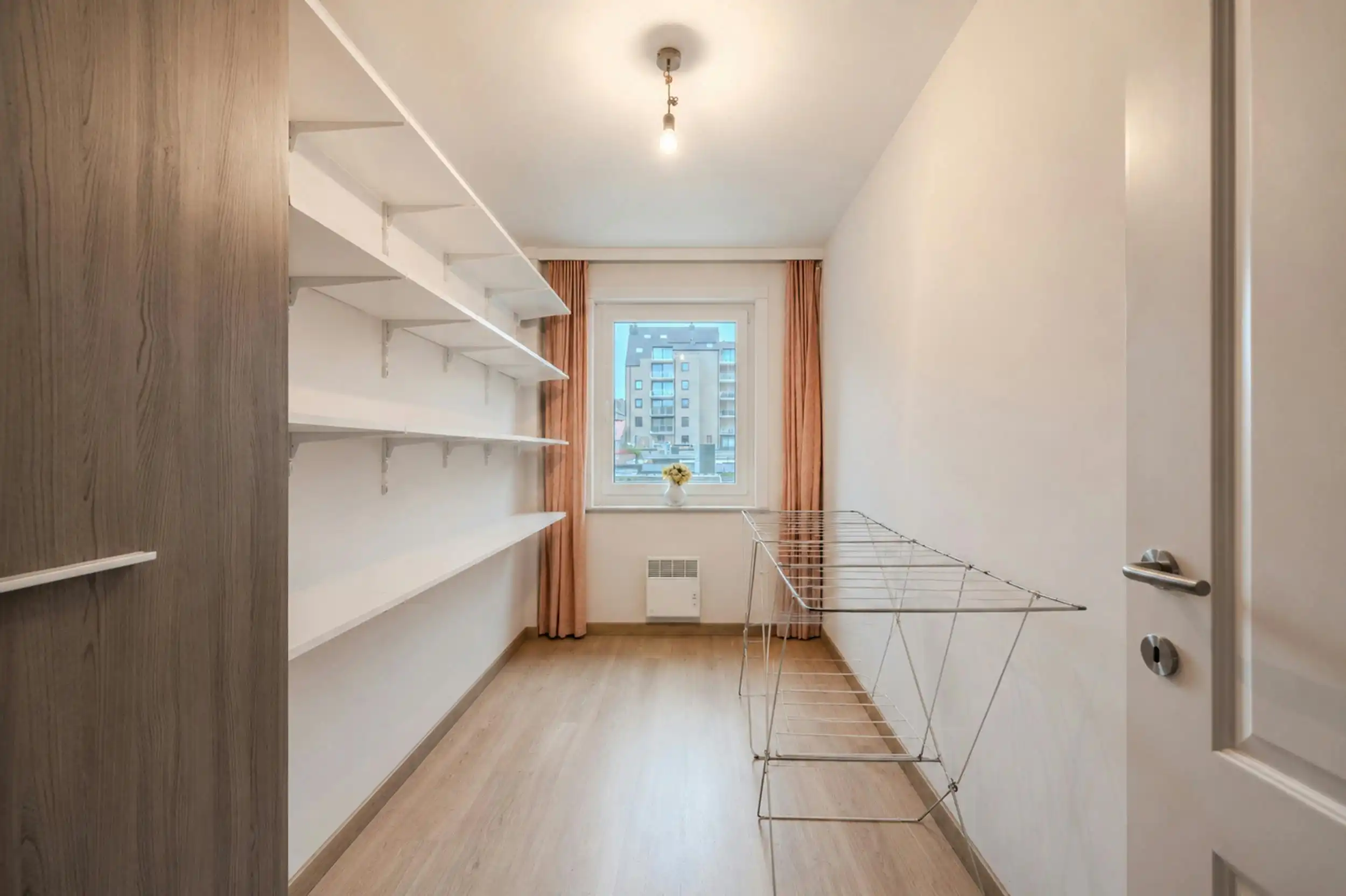 Instapklaar appartement met twee slaapkamers en terras foto 7