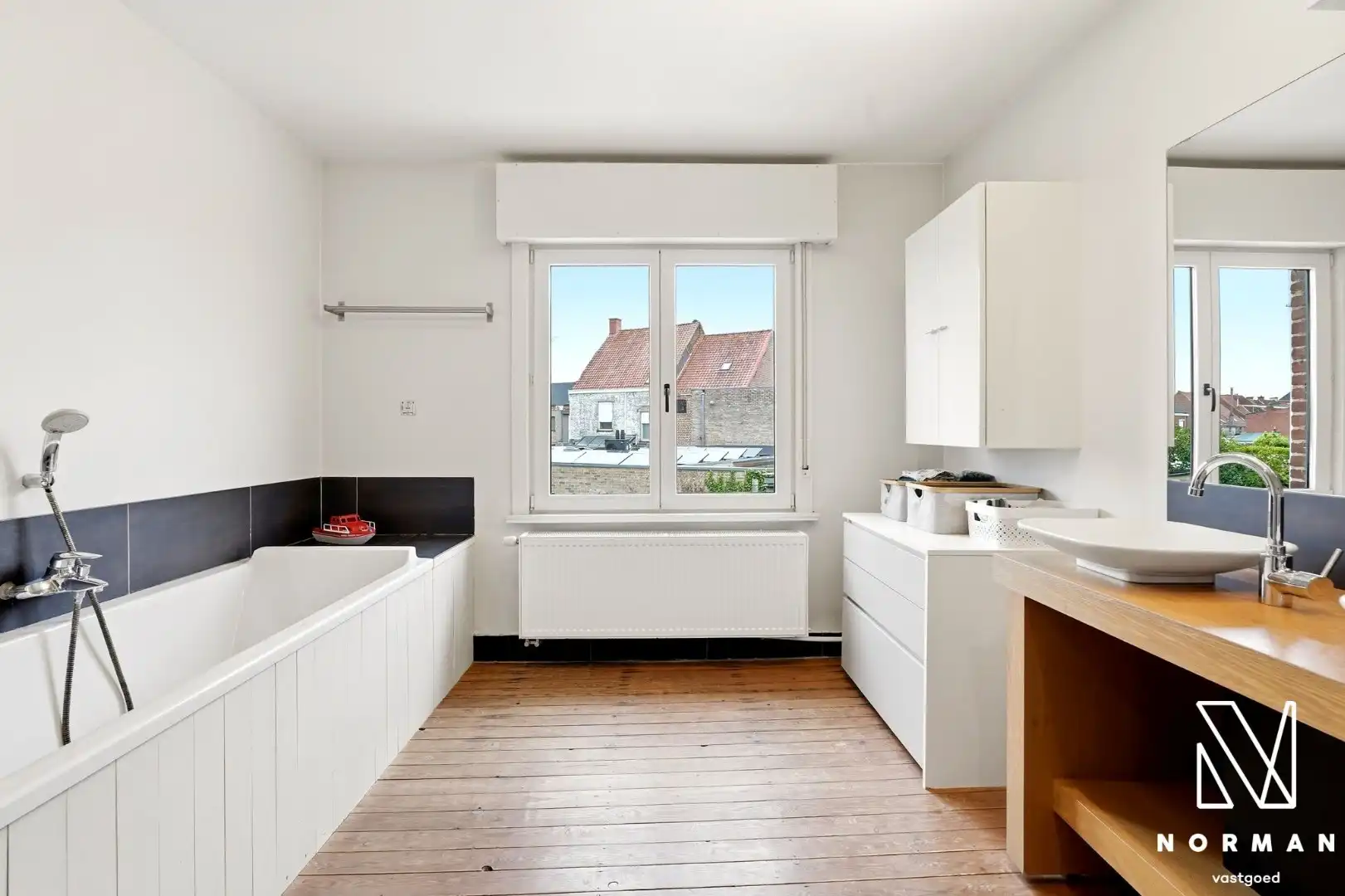 Instapklare woning met 3 slaapkamers en tuin te koop in centrum Kuurne! foto 9