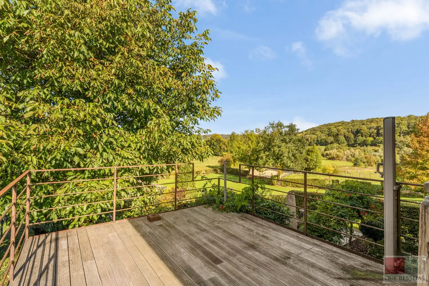 Indrukwekkend en uiterst charmant vakwerk landhuis, Veurs 31 te Sint-Martens-Voeren hartje Voerstreek. foto 8