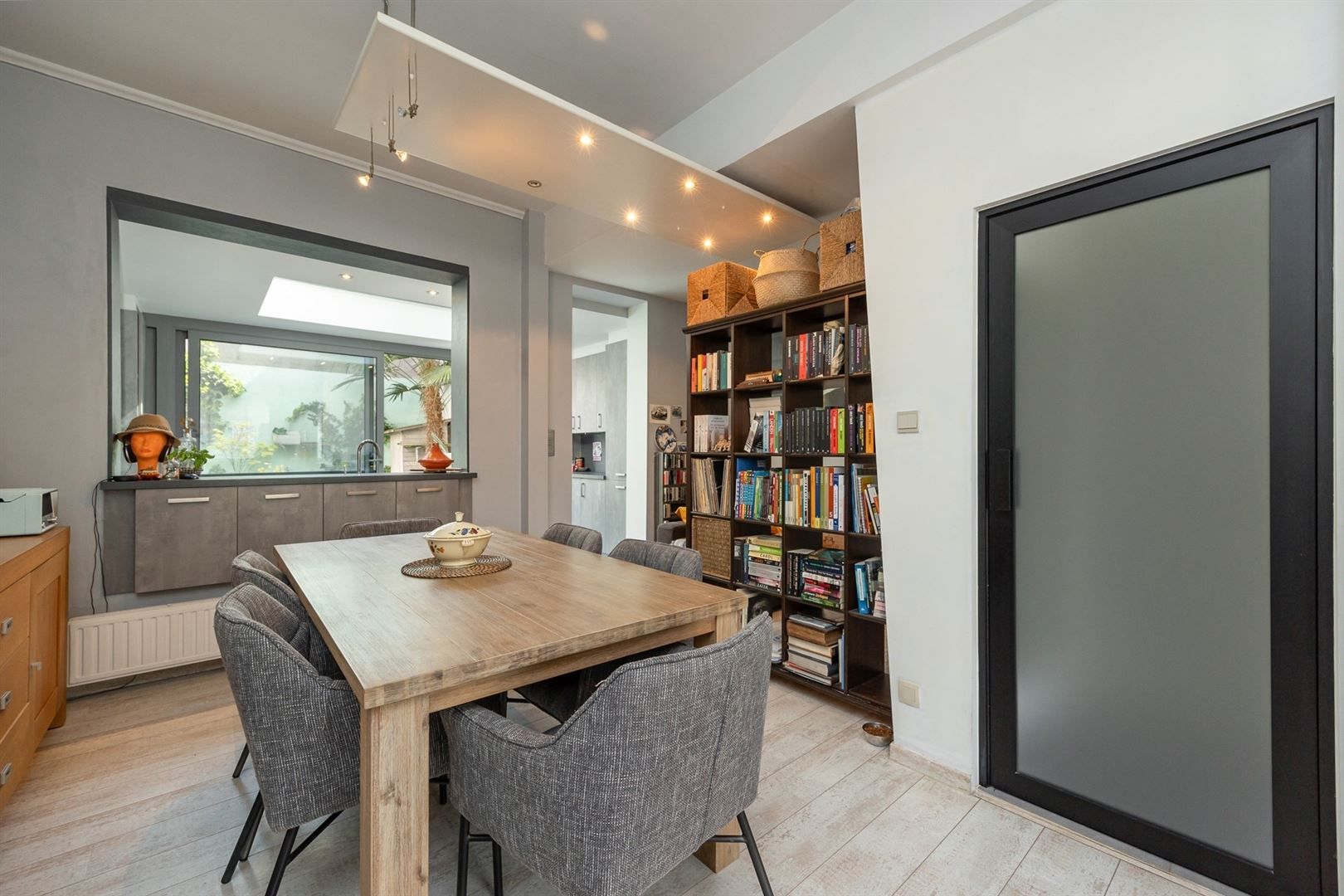 Instapklare rijwoning met 2 slpk en autostaanplaats foto 6