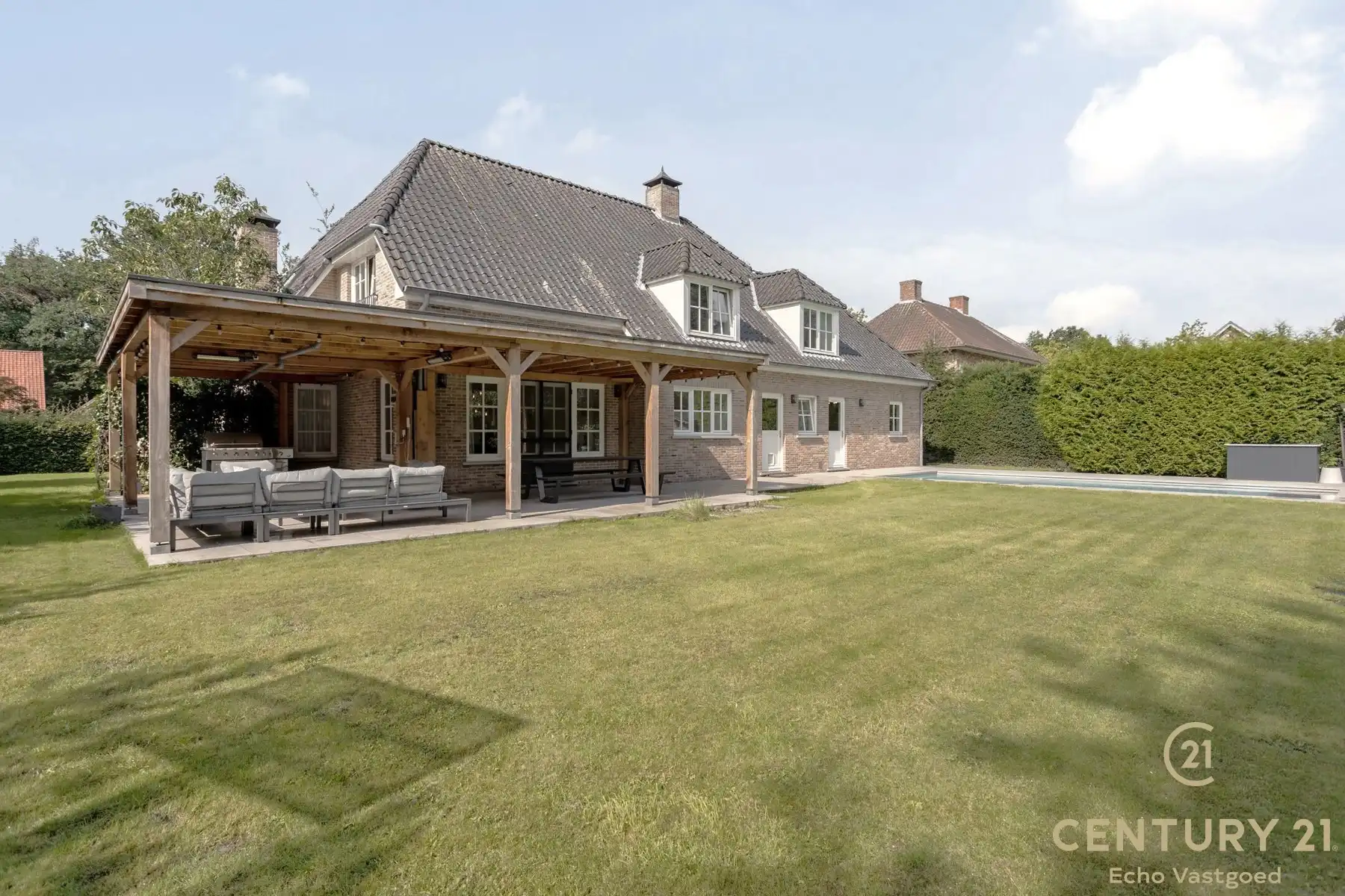 Ruime, gerenoveerde, energiezuinige villa met zwembad foto 16