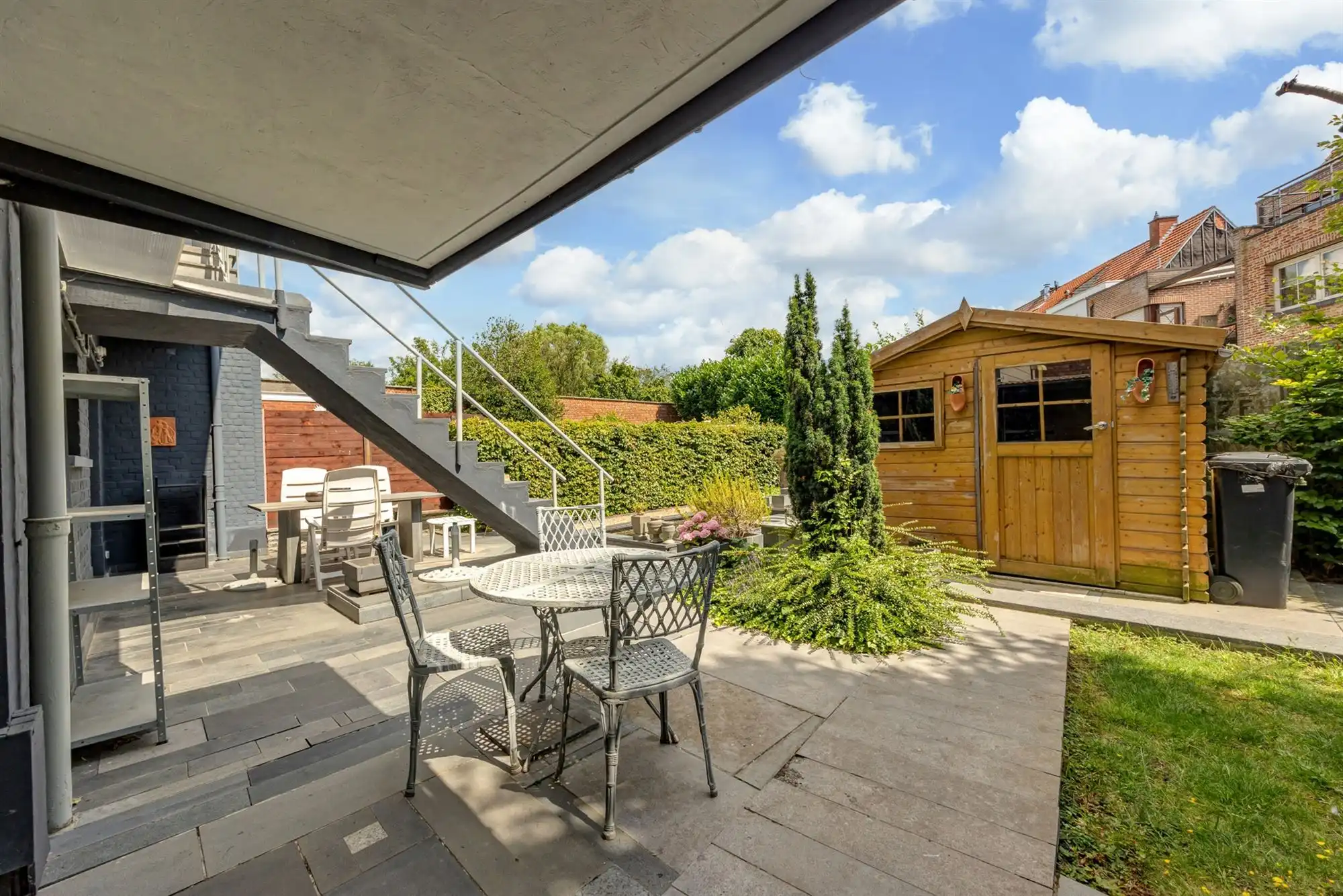 Gedeeltelijk gerenoveerde tweewoonst met tuin en garage foto 9