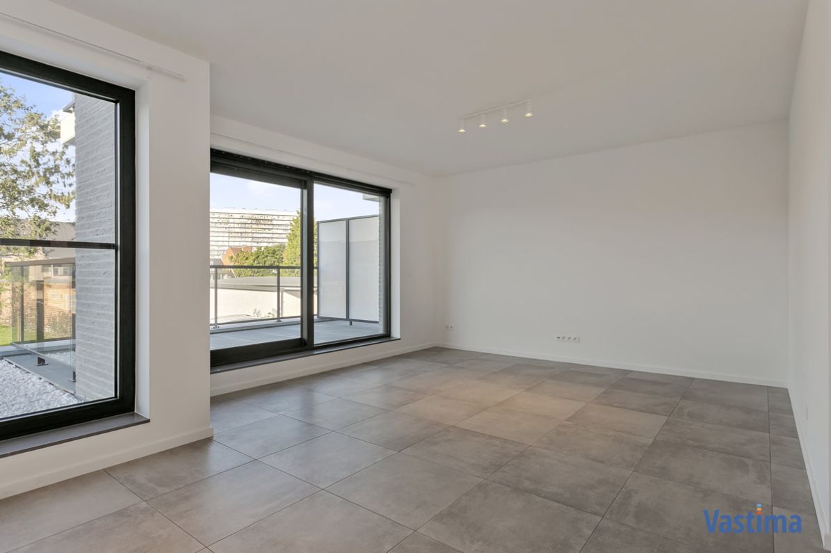 Recent appartement met 2 slaapkamers, terras en autostaanplaats foto 4