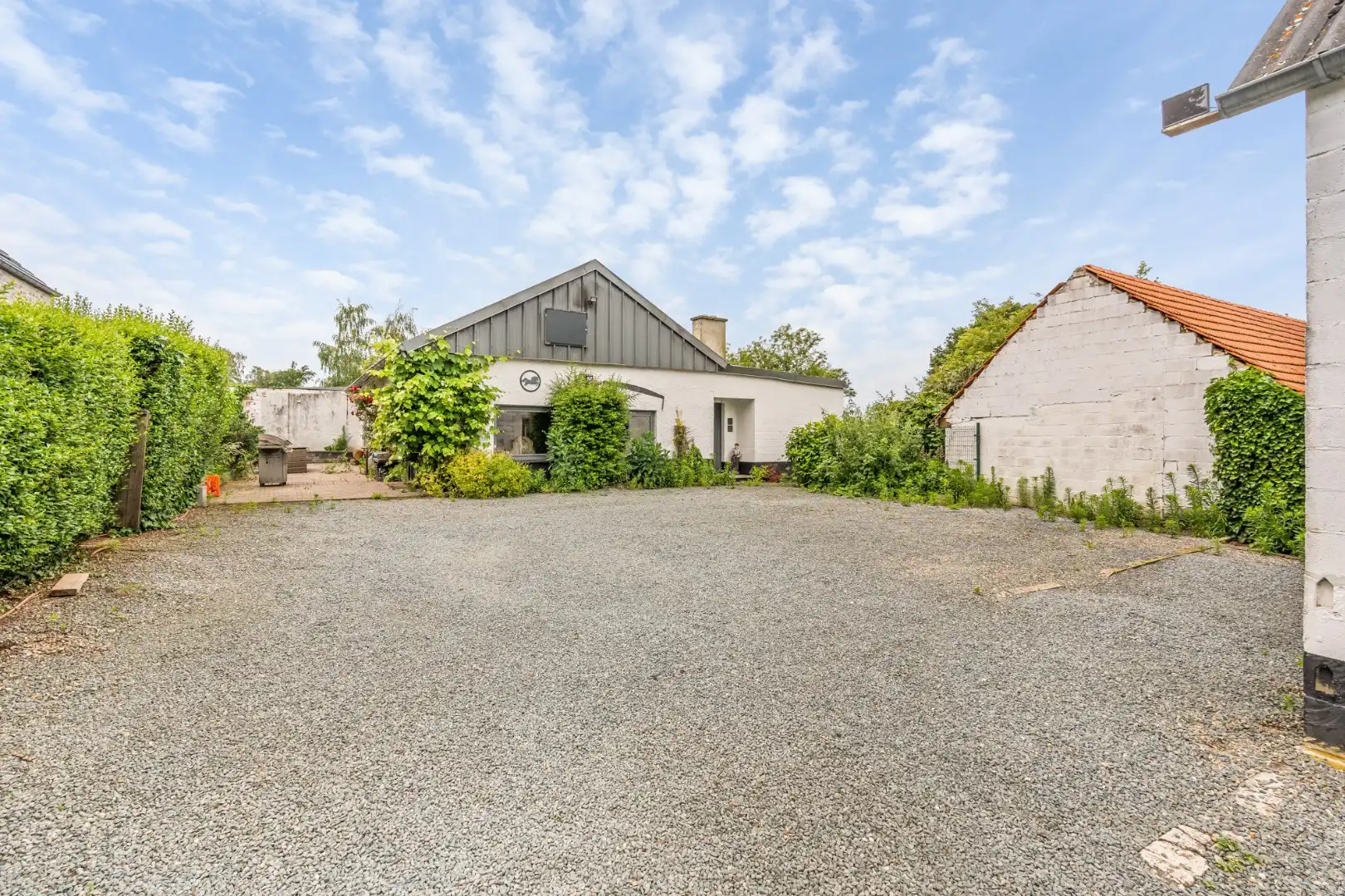Hoofdfoto van de publicatie: Uniek gelegen woning aan de bosrand op een perceel van 36a67ca waarvan 22a82ca geschikt is als paardenweide!