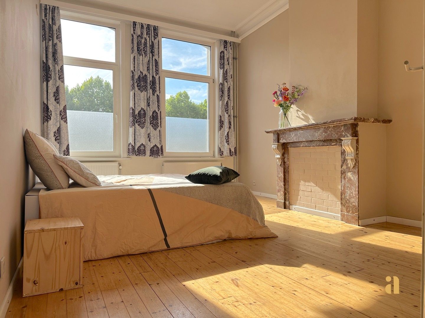 Karaktervol herenhuis waar licht, ruimte & zon elkaar ontmoeten foto 17