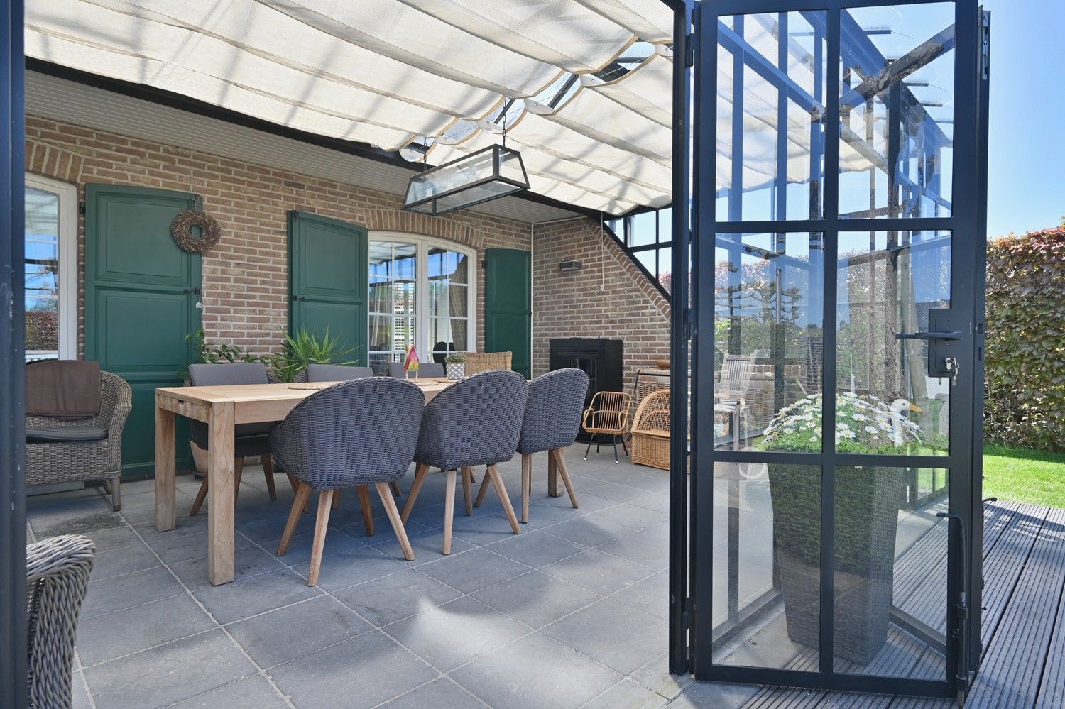 Sfeervolle, royale woning met zonnepanelen, rustige gelegen in geliefde woonomgeving te Lanaken foto 16